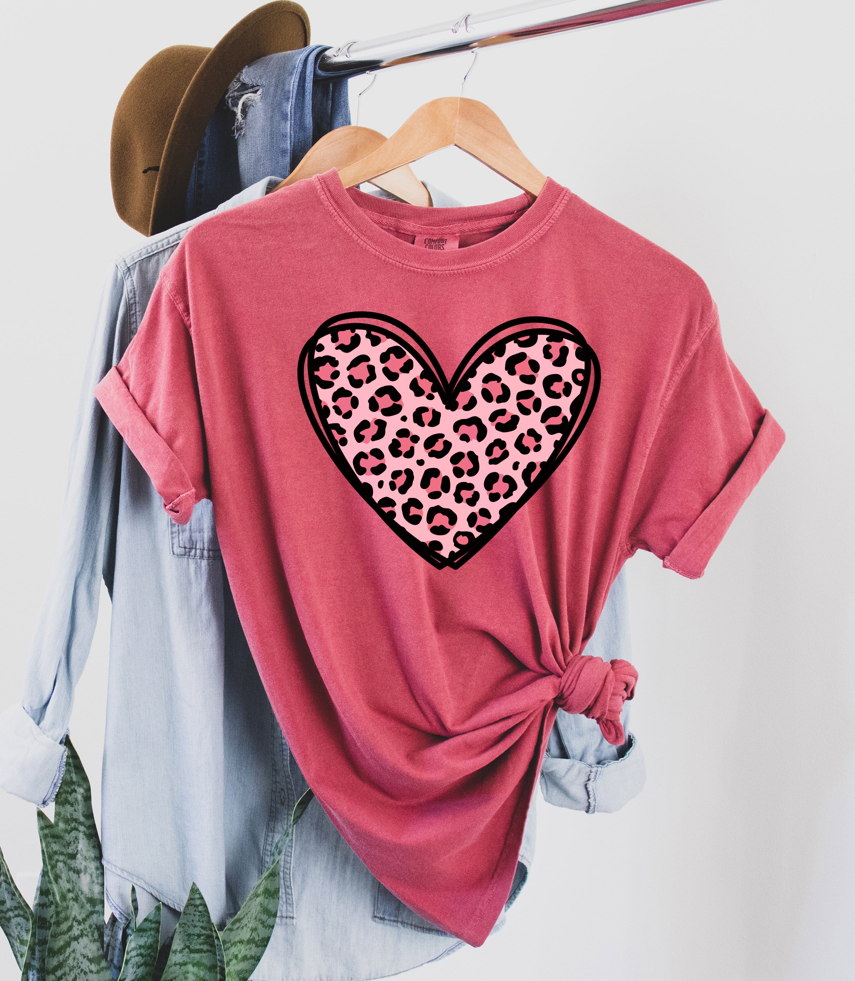 Heart Pink Leopard Print With Subtle Heart Motif And Bold Modern Pattern Comfort Colors Tee