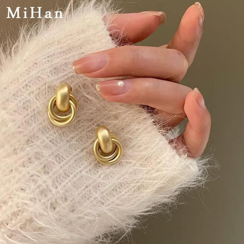 MAC064 Interlocking Circle Earrings