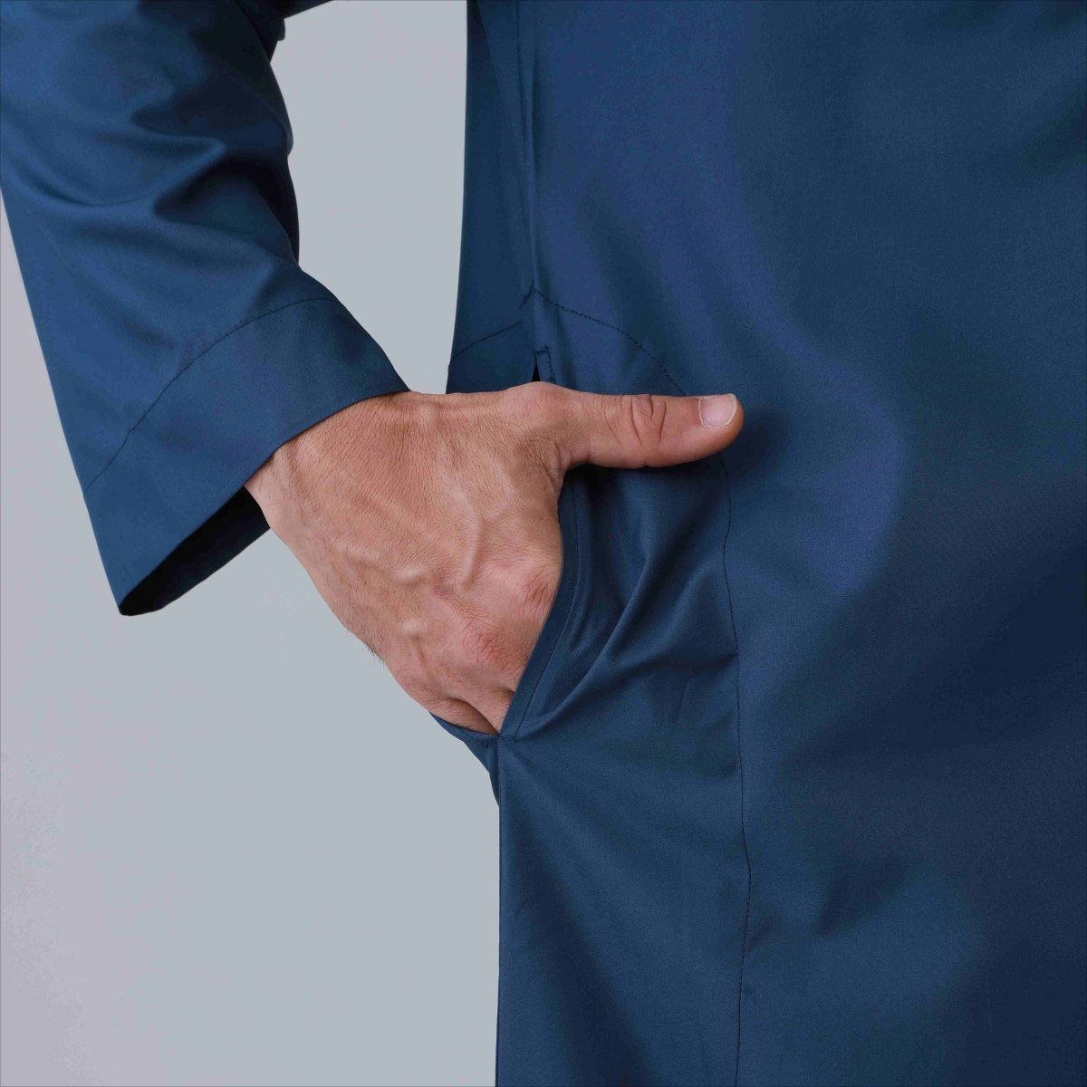 Men's Solid Color Thobe with Button Placket (MT036)