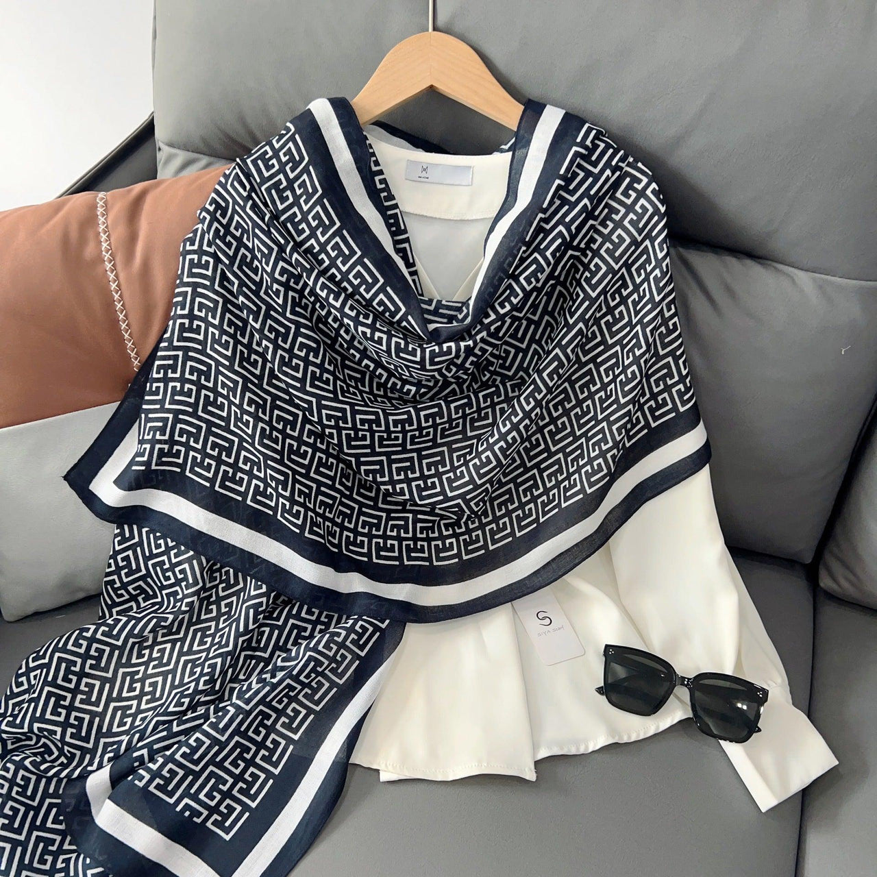 MH057 Lettered Rayon And Linen Hijab