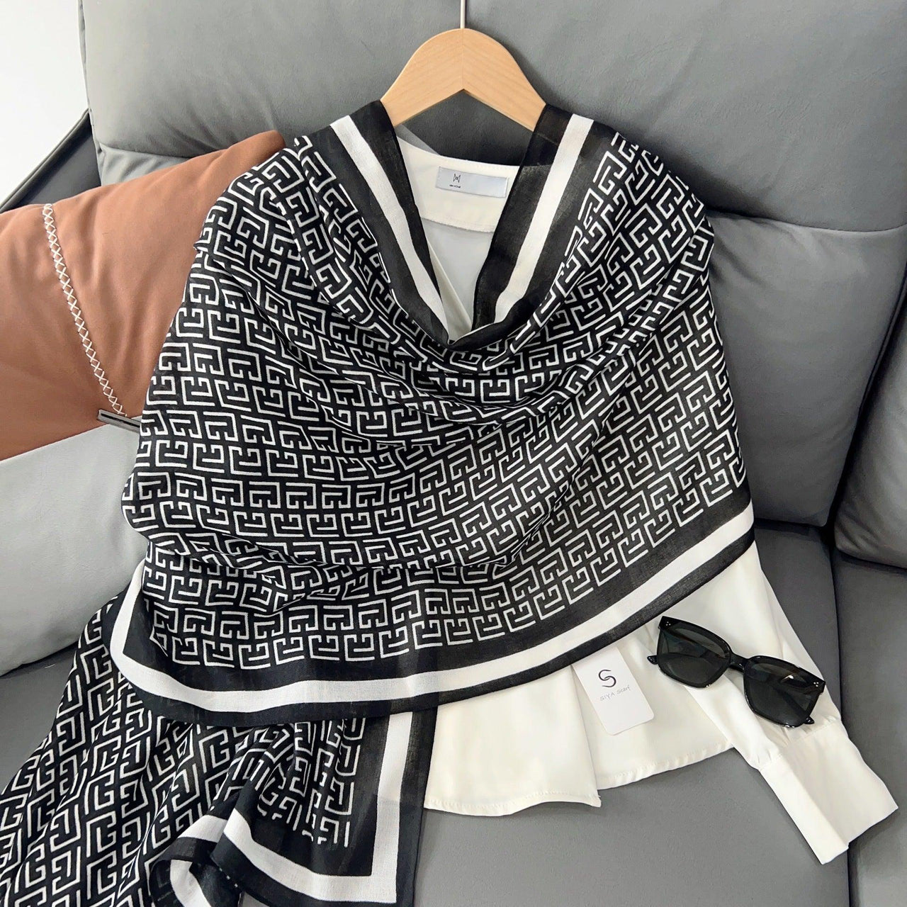 MH057 Lettered Rayon And Linen Hijab