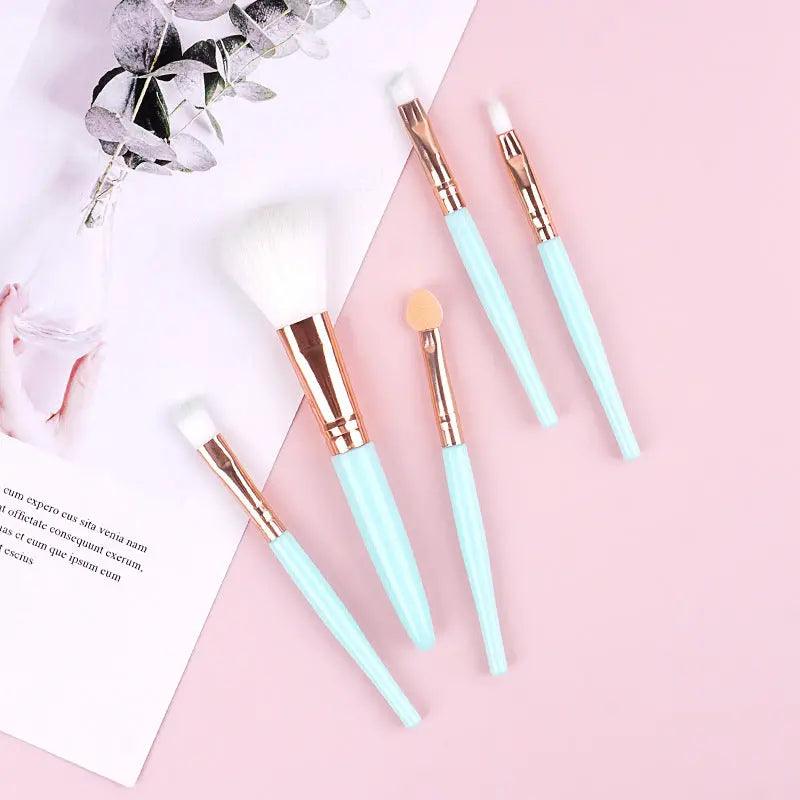 MMU022 mini eyeshadow brush