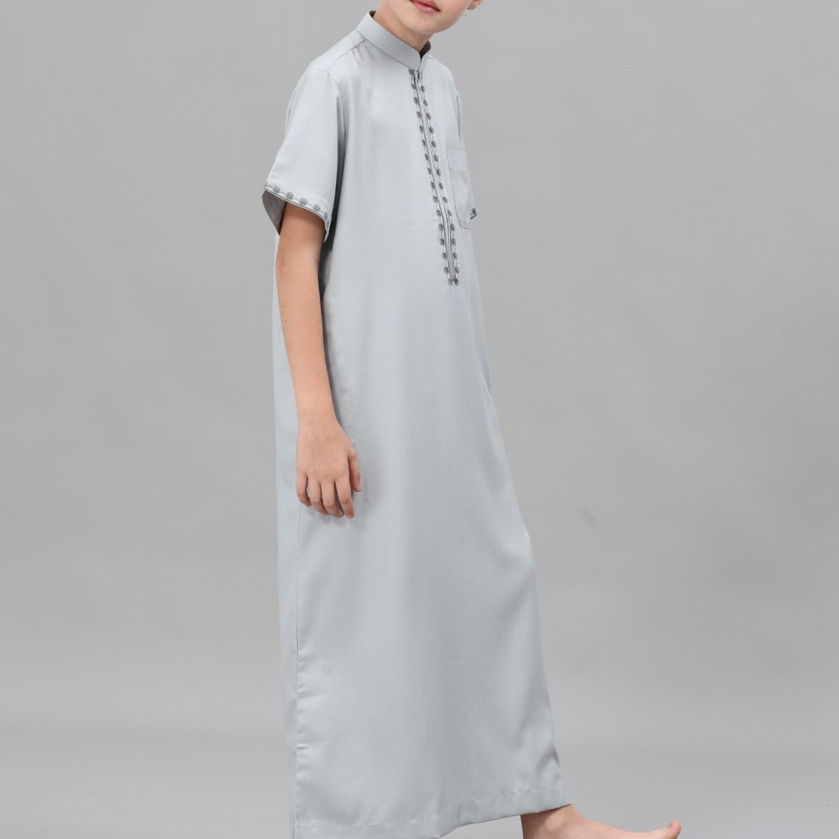 Muslim Boys Embroidered Thobe with Pockets (MKB013)