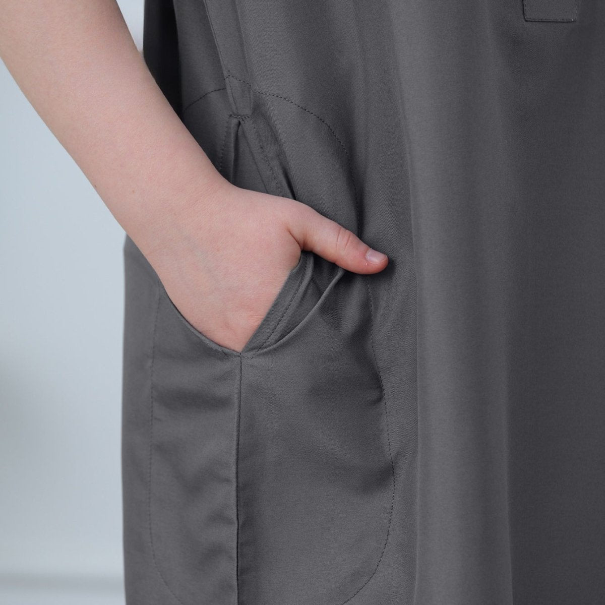 Muslim Boys Short Sleeve Embroidered Thobe with Pockets (MKB015)