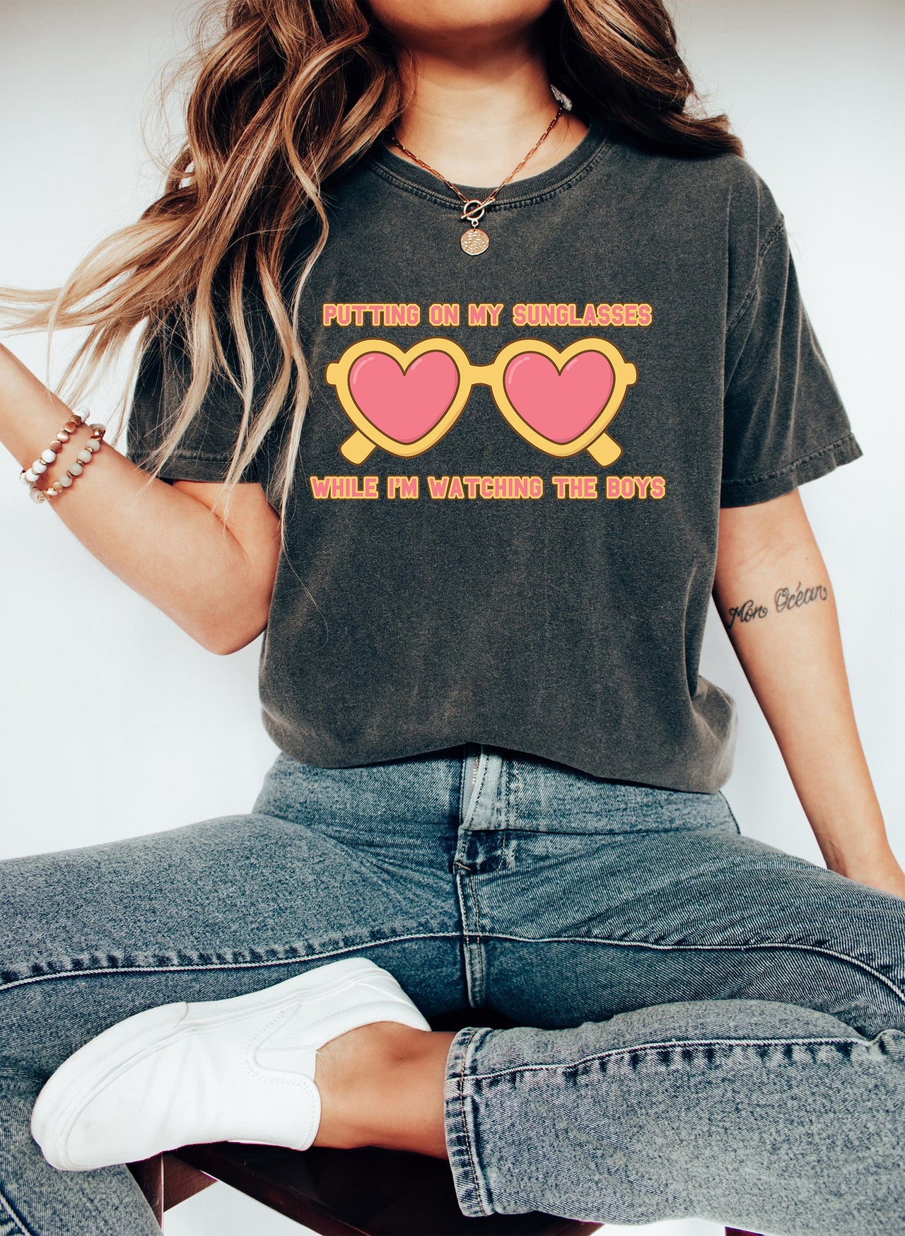 Putting On My Sunglasses Retro Sunset Illustration Graphic Design Comfort Colors Tee