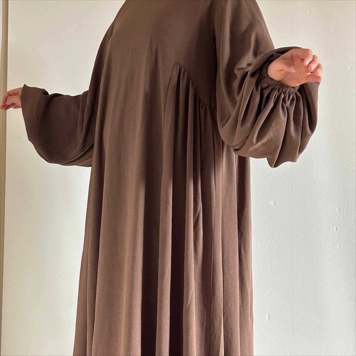 Relaxed Fit Lantern Sleeves Crepe Abaya (MA190)