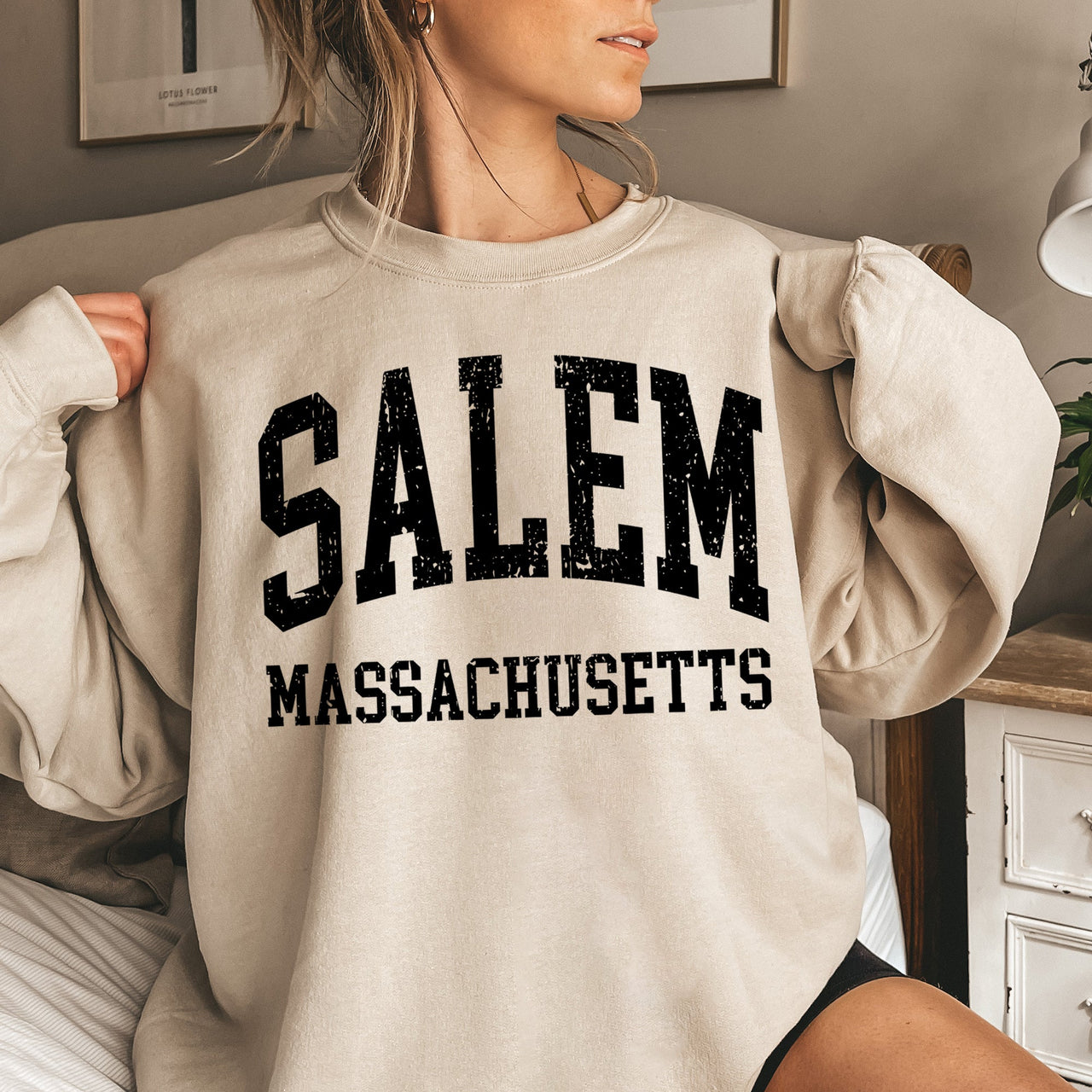 Salem Vintage Halloween Nighttime Town Moonlight Silhouette Classic Print Nostalgic Autumn Artwork Sweatshirt