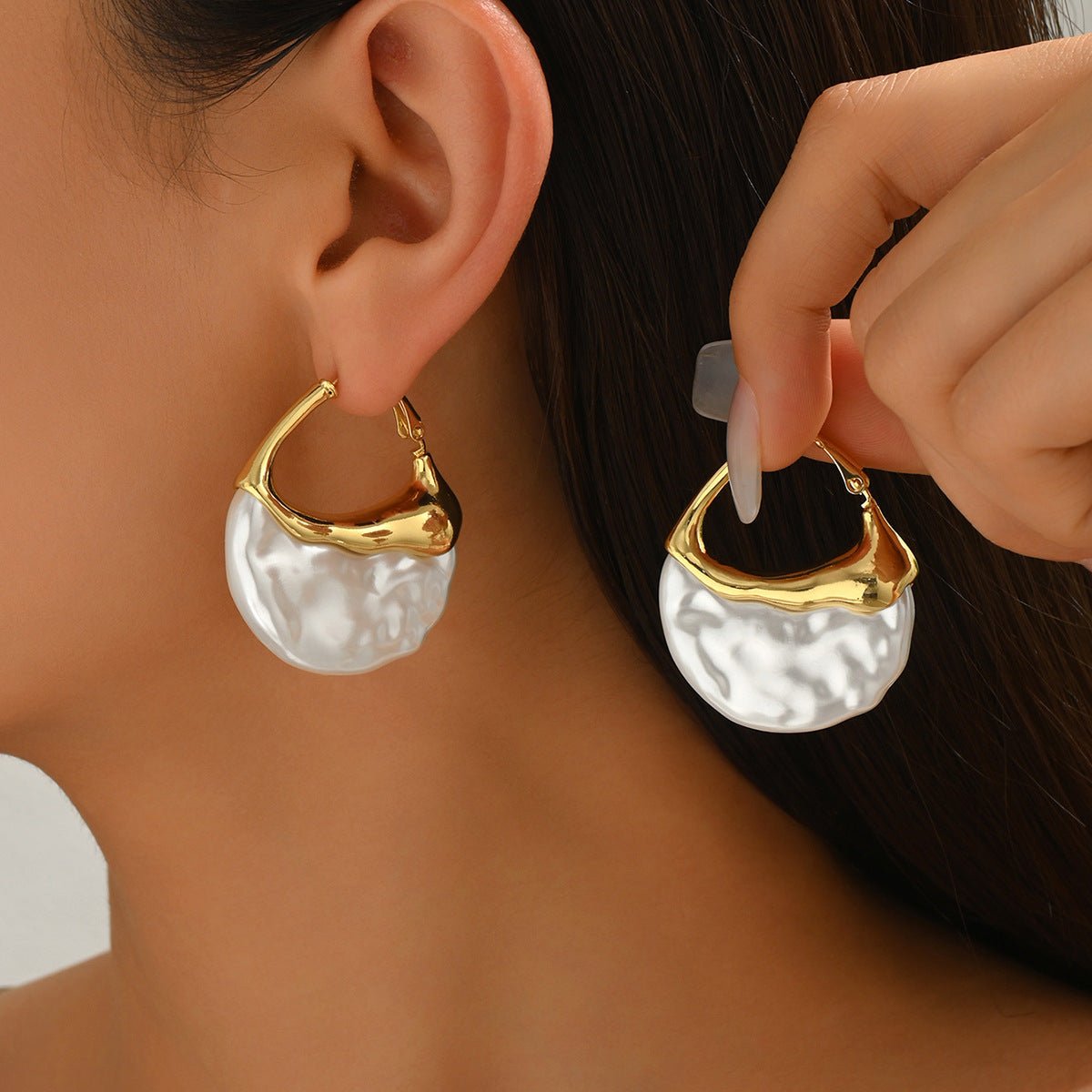 Sculpted Pearl Drop Hoop Earrings (MAC415)