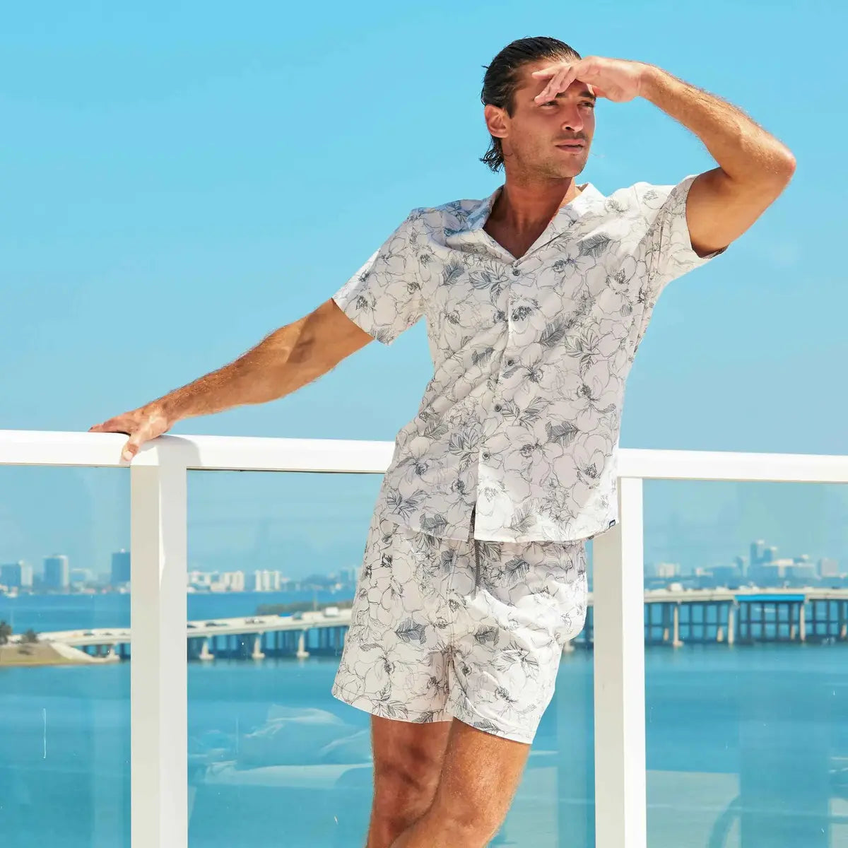 Men’s Short Sleeve Tailored Fit Button-Down Shirt – Secret Garden