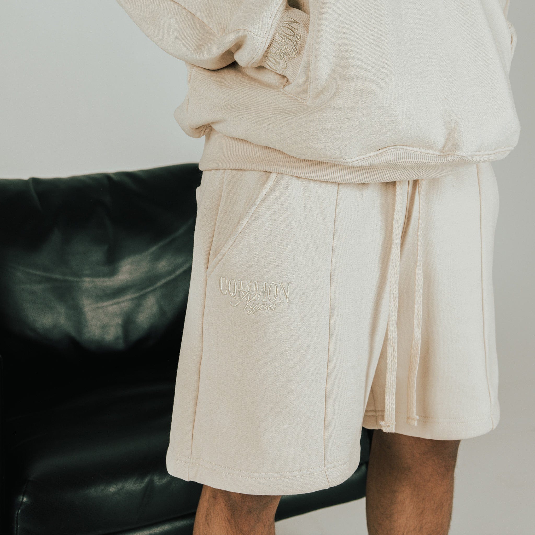 Common Hype Basic Sweatshort ‘Antique White’
