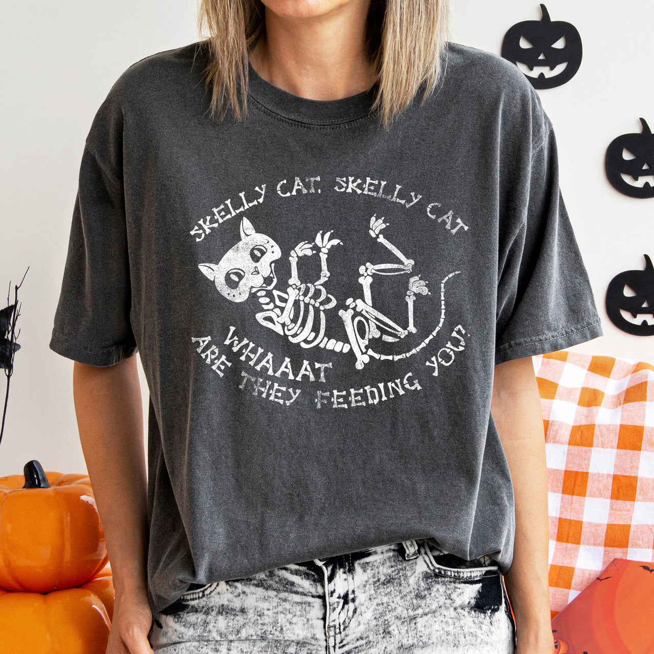 Skelly Cat Retro Halloween Comfort Colors Tee