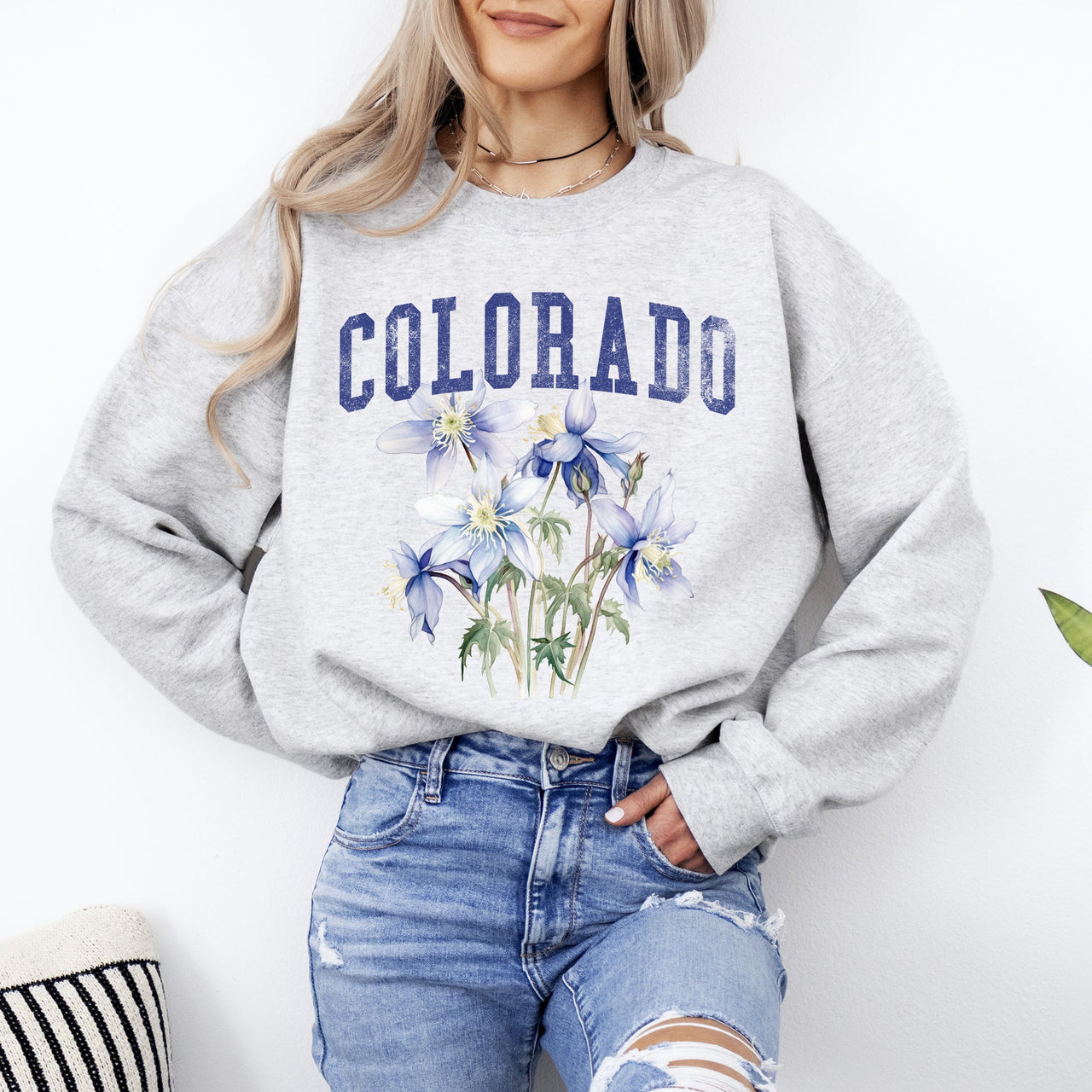 Colorado State Flower Emblem Artwork Celebrating Colorado State Identity And Natural Beauty Sweatshirt