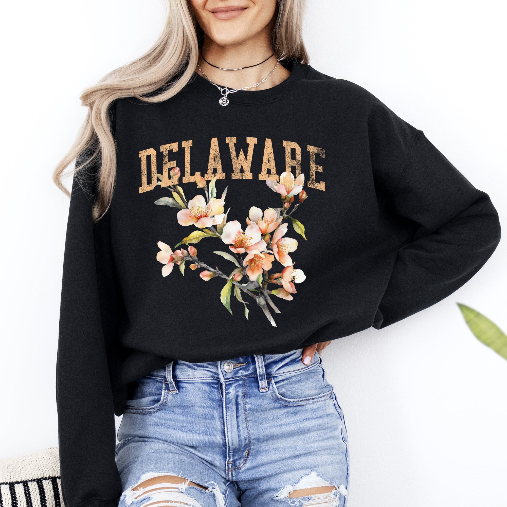 Delaware State Flower Elegant Folklore Emblem Graphic Cozy Soft Fleece Sweatshirt