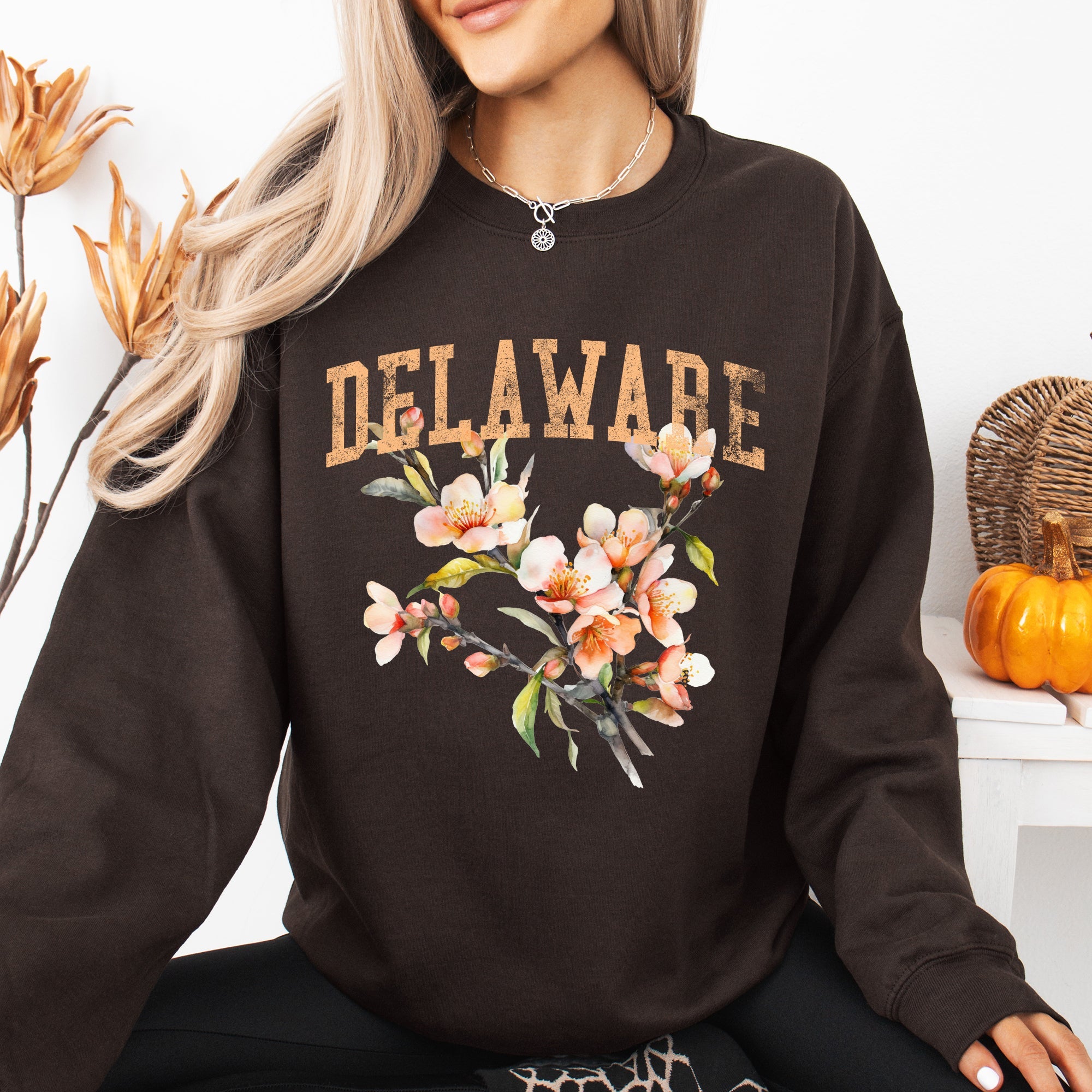 Delaware State Flower Elegant Folklore Emblem Graphic Cozy Soft Fleece Sweatshirt
