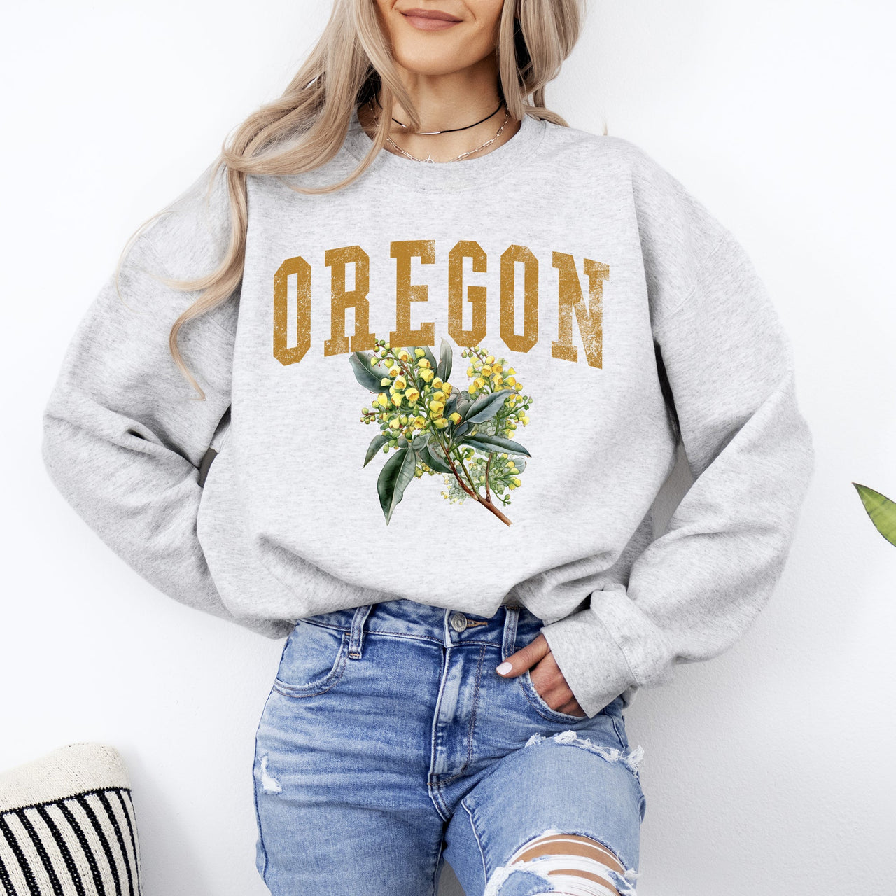 Oregon State Flower Botanical Emblem Illustration For Nature Lovers Premium Sweatshirt