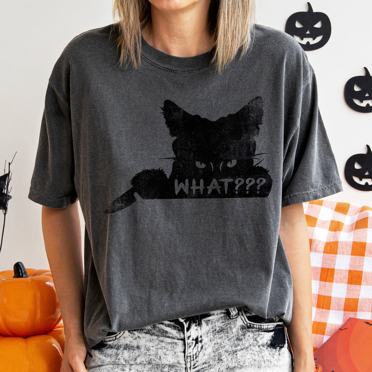 What? Cat And Knife Retro Halloween Icon Design For Night Owls Comfort Colors Tee