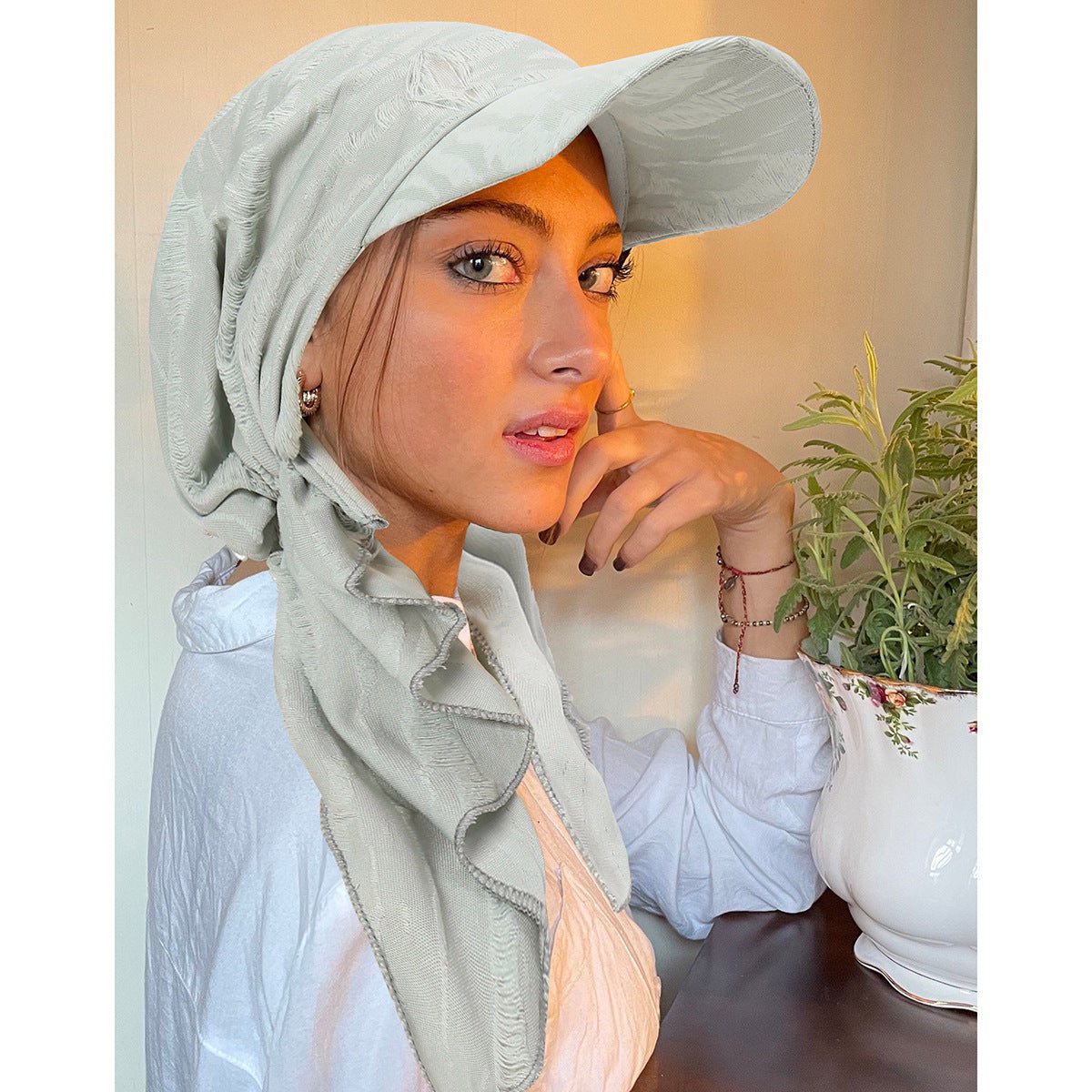 Women's Multi-Color Fashion Baseball Cap – Frayed Edge Boho Beanie with Feather Detail（MH113）